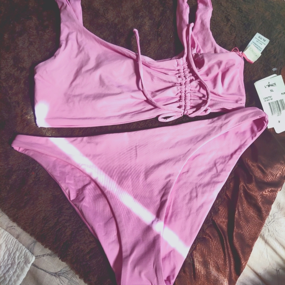 Gorgeous L Space bikini - Picture 3 of 3